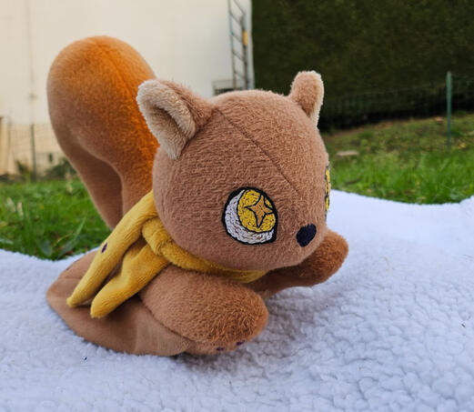 Ecureuil avec écharpe